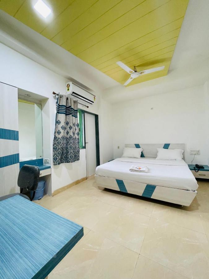Hotel Holiday Pride Aurangabad  Ngoại thất bức ảnh
