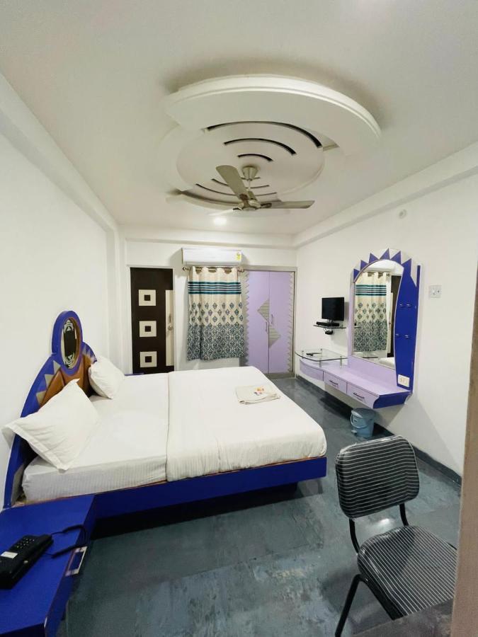 Hotel Holiday Pride Aurangabad  Ngoại thất bức ảnh