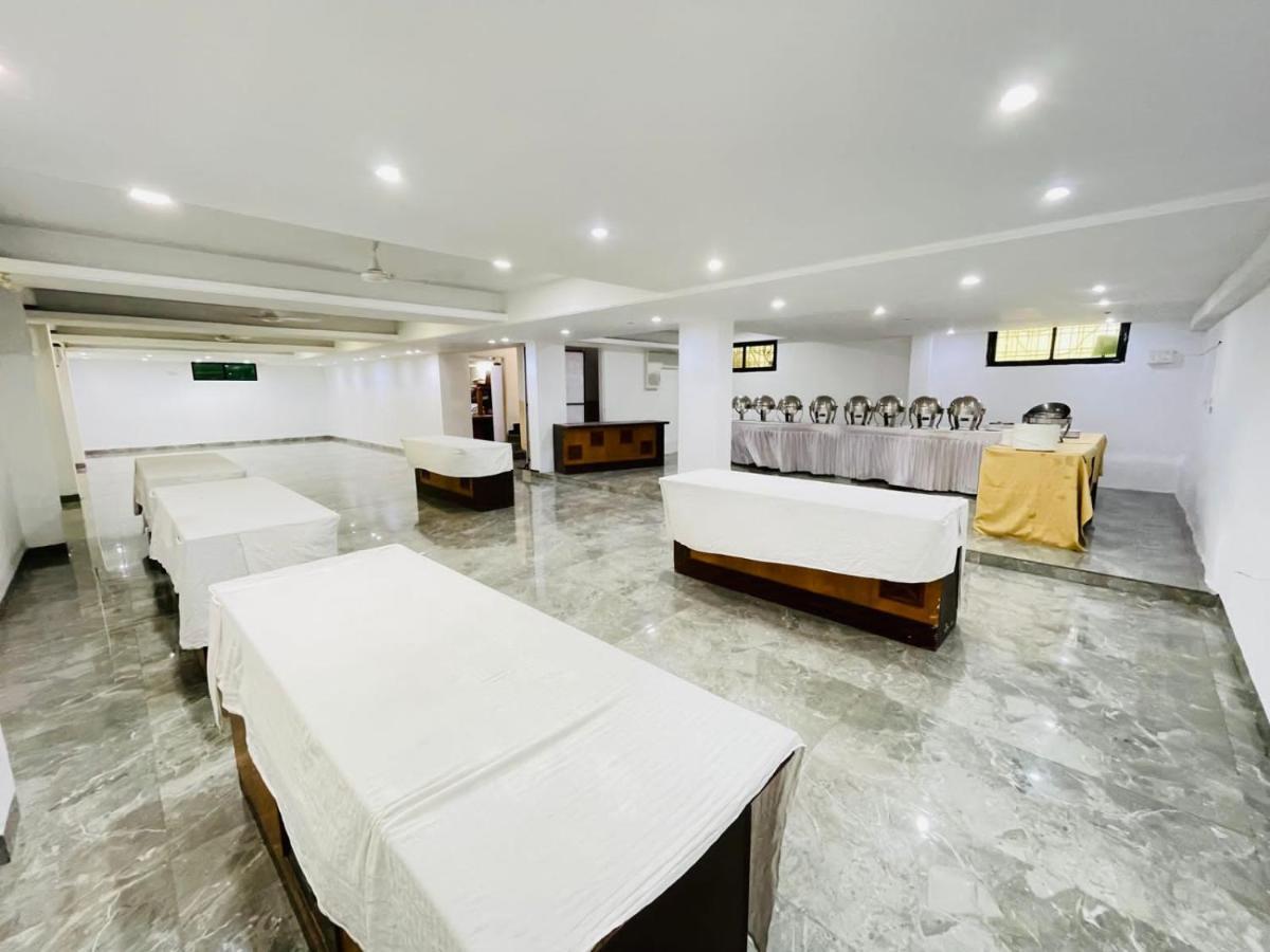 Hotel Holiday Pride Aurangabad  Ngoại thất bức ảnh