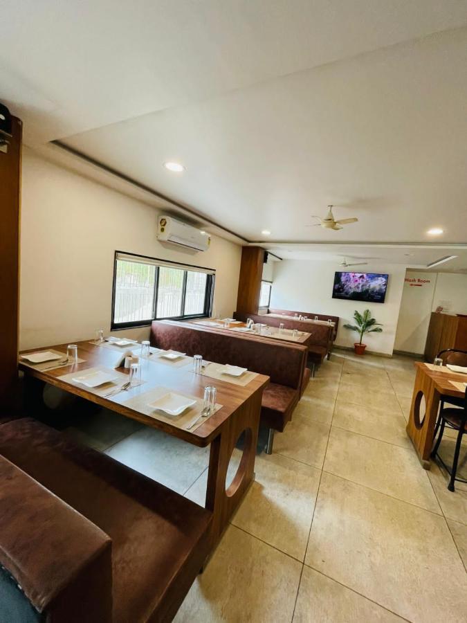 Hotel Holiday Pride Aurangabad  Ngoại thất bức ảnh