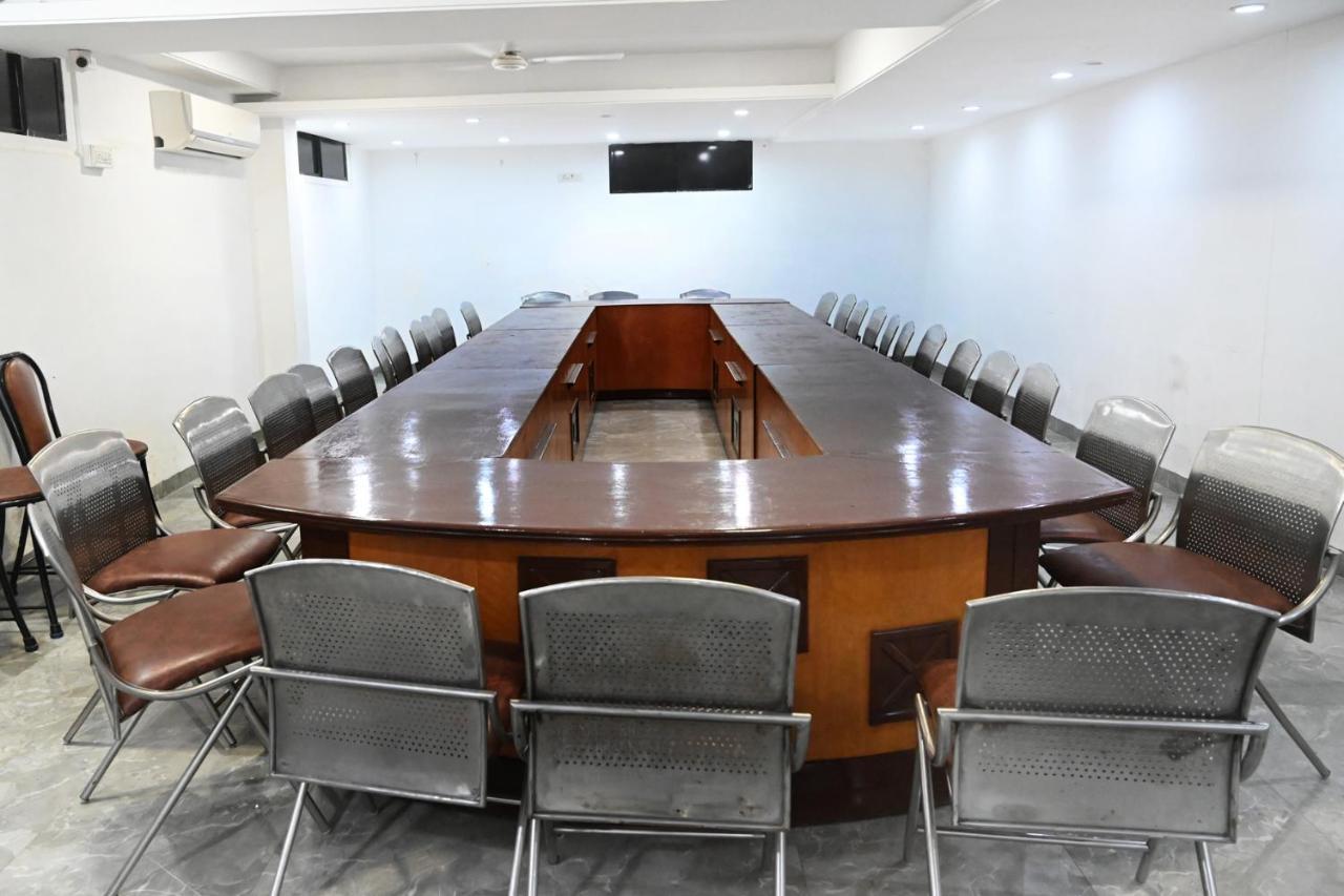 Hotel Holiday Pride Aurangabad  Ngoại thất bức ảnh