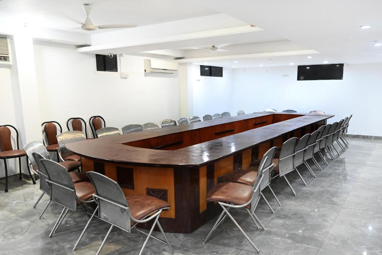 Hotel Holiday Pride Aurangabad  Ngoại thất bức ảnh